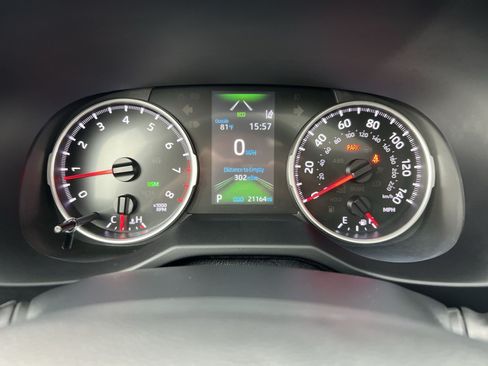 Used 2022 Toyota RAV4 XLE Premium AWD/4WD image 17