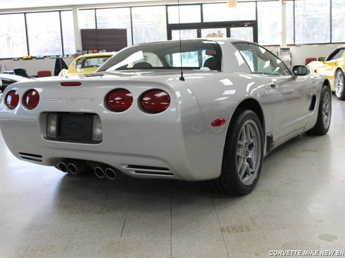 Used 2004 Chevrolet Corvette Z06 w/ Memory Package RWD image 8