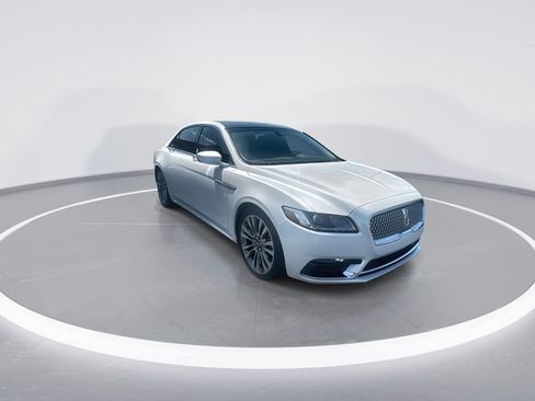 Used 2017 Lincoln Continental Select AWD/4WD image 2