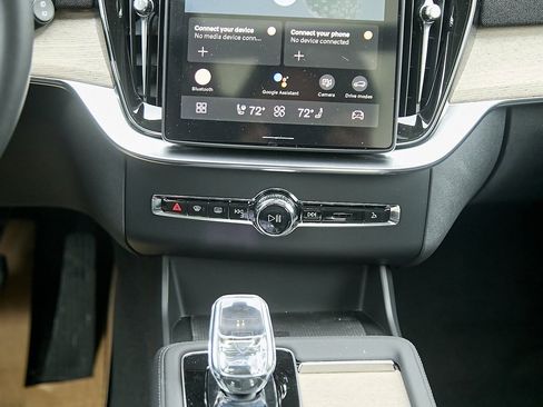 New 2025 Volvo XC90 B6 Plus w/ Protection Package Premier image 27