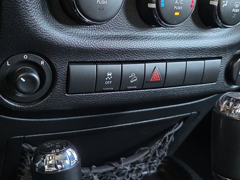 Used 2012 Jeep Wrangler Unlimited Sport image 22