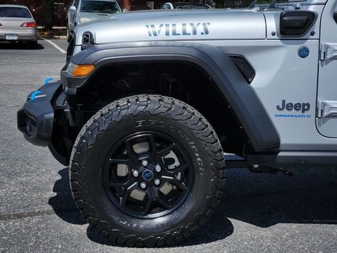 Used 2024 Jeep Wrangler Unlimited AWD/4WD image 6