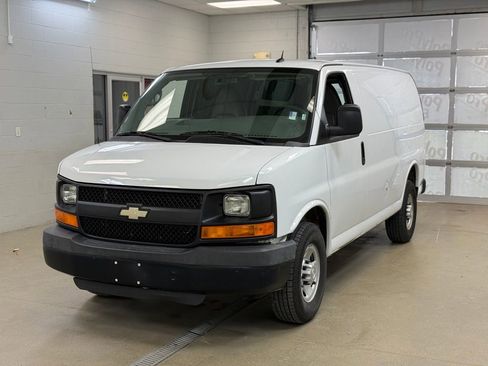Used 2015 Chevrolet Express 2500 RWD image 3