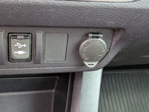 Used 2018 Toyota Tacoma SR5 RWD image 22