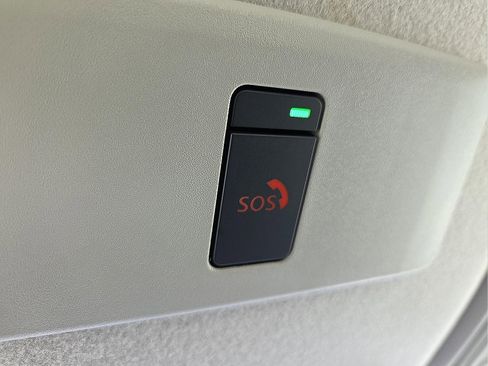 Used 2025 Nissan Versa SR w/ Trunk Package image 21