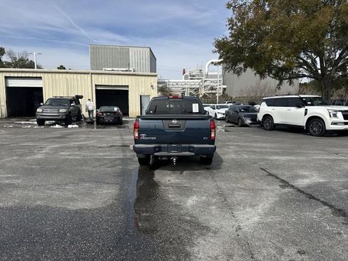 Used 2020 Nissan Frontier SV image 6