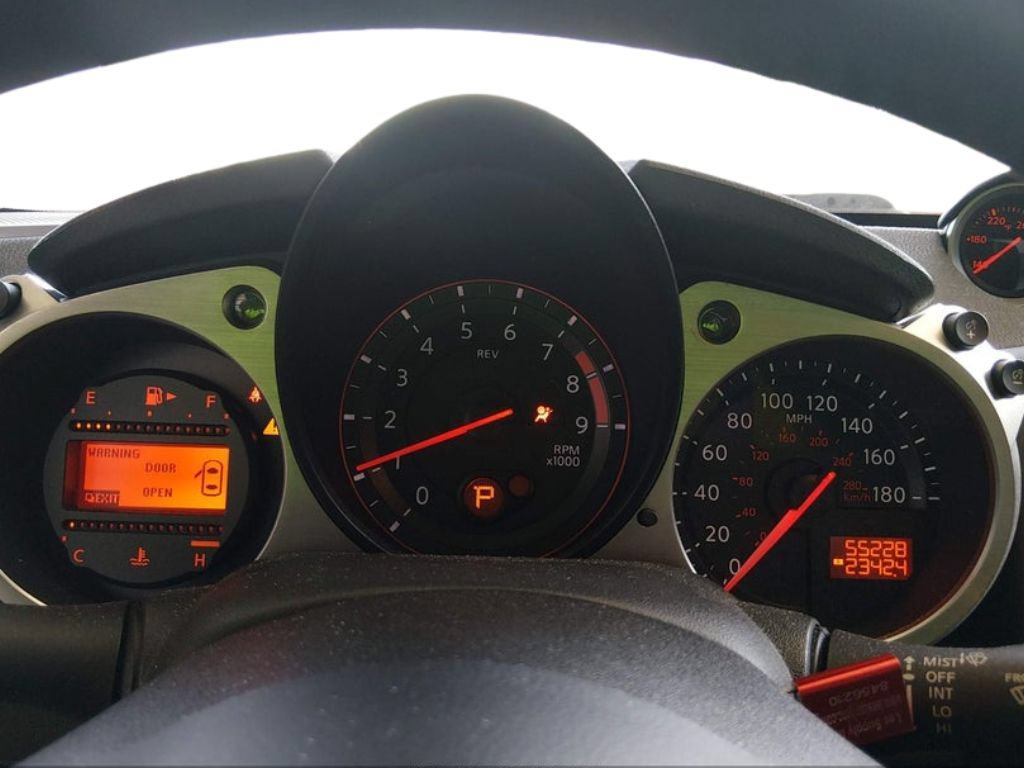 Used 2016 Nissan 370Z Coupe RWD image 9