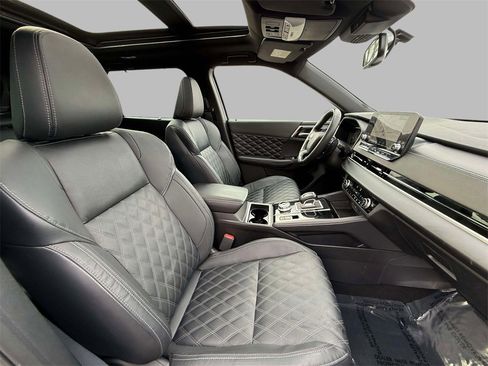 Used 2023 Mitsubishi Outlander AWD image 14