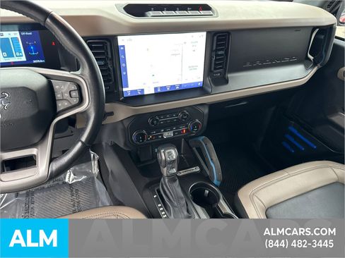 Used 2022 Ford Bronco Wildtrak image 32