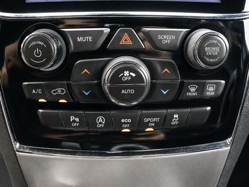 Used 2020 Jeep Grand Cherokee Altitude RWD image 32
