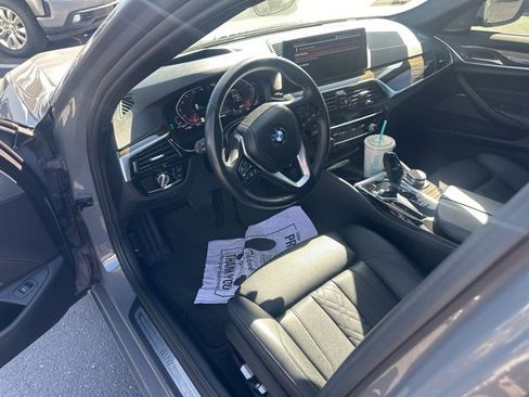 Used 2022 BMW 530i xDrive w/ Premium Package image 17