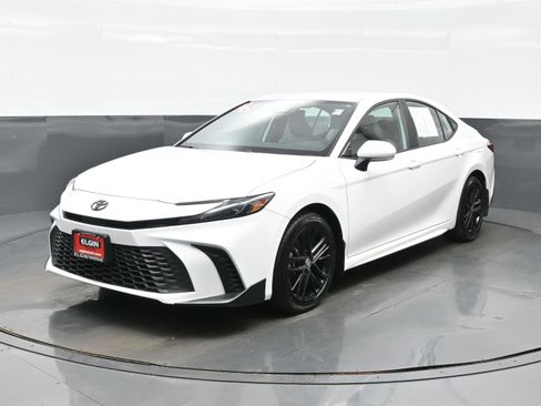 Used 2025 Toyota Camry SE w/ Multimedia Upgrade Package AWD/4WD image 2