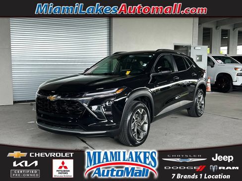 Used 2025 Chevrolet Trax LT w/ Driver Confidence Package FWD image 1