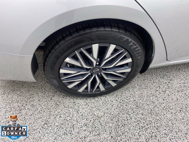Used 2025 Nissan Altima 2.5 SV FWD image 12