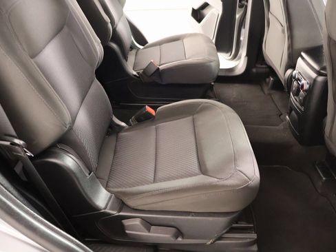 Used 2023 Ford Explorer XLT image 15