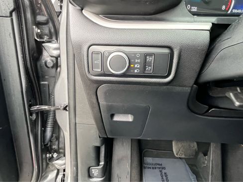 Used 2023 Ford Explorer XLT RWD image 12