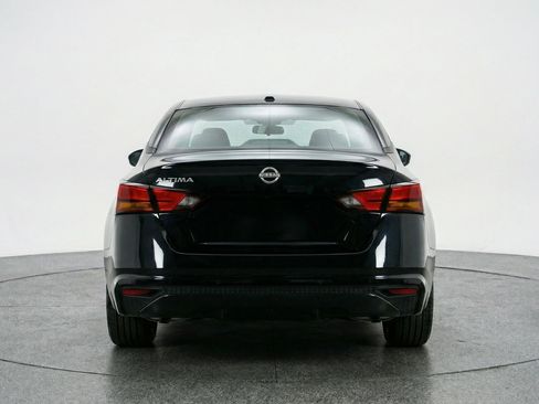 Used 2025 Nissan Altima 2.5 SV image 7