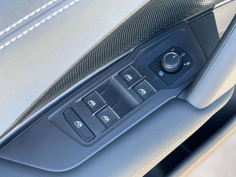 New 2026 Volkswagen Tiguan SE FWD image 21