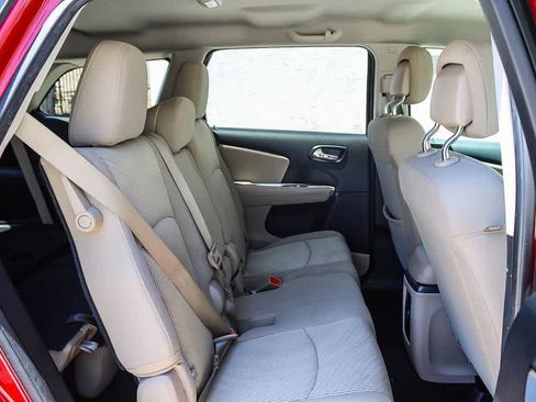 Used 2019 Dodge Journey SE FWD image 15