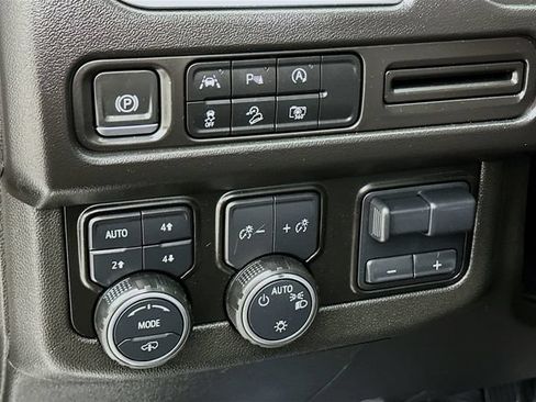 Certified 2024 Chevrolet Suburban Z71 w/ Z71 Off-Road Package AWD/4WD image 14