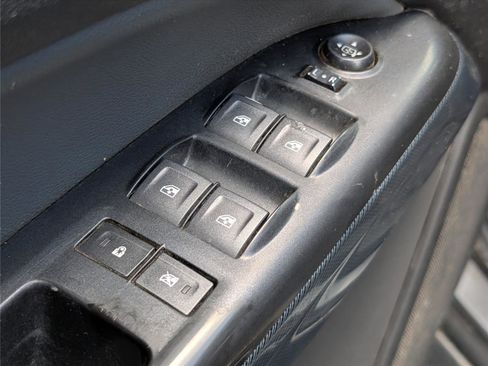 Used 2018 Chevrolet Colorado Z71 AWD/4WD image 15