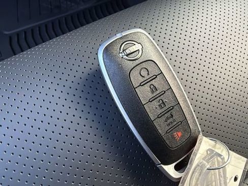 New 2026 Nissan Rogue Platinum image 29