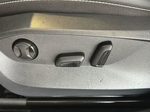 Used 2024 Volkswagen Taos SE image 19