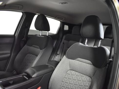 Certified 2025 Nissan Kicks SV AWD/4WD image 10