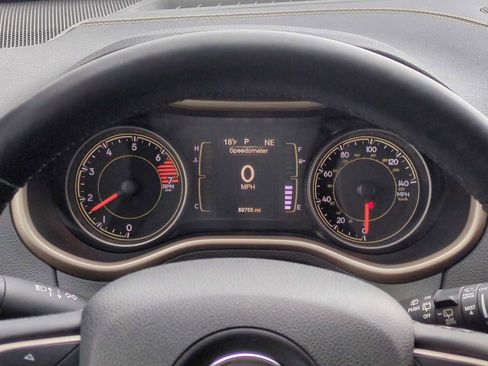 Used 2018 Jeep Cherokee Latitude w/ Cold Weather Group image 33