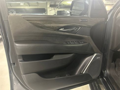 Used 2020 Cadillac Escalade Platinum image 9