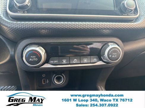 Used 2018 Nissan Kicks SV FWD image 17