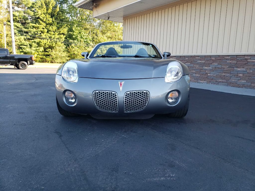 Used 2006 Pontiac Solstice Convertible w/ Premium Package RWD image 10