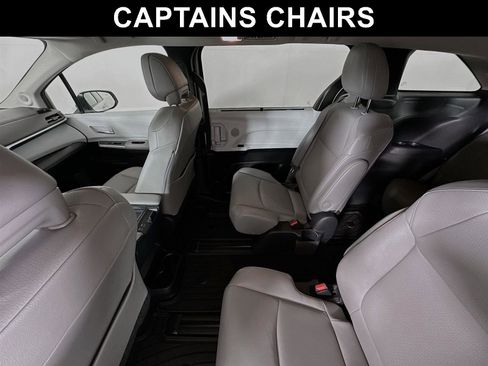 Used 2025 Toyota Sienna XLE w/ XLE Plus Package image 11