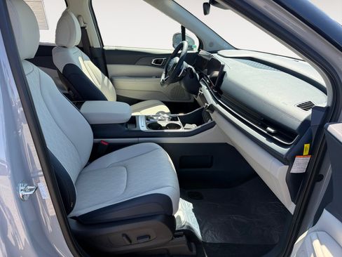 New 2026 Kia Carnival EX FWD image 18