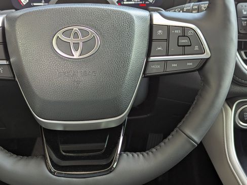 Used 2026 Toyota Grand Highlander Platinum image 23