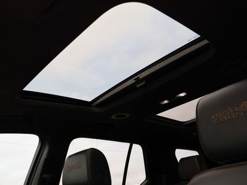 Used 2023 Chevrolet Traverse High Country image 25