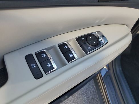 New 2026 Kia Carnival EX FWD image 9