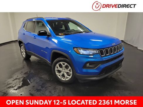 Used 2024 Jeep Compass Latitude AWD/4WD image 1