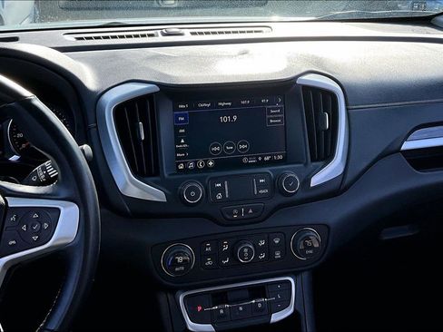 Used 2023 GMC Terrain SLT image 9