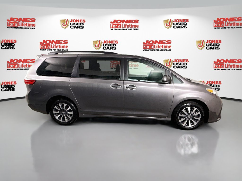 Certified 2019 Toyota Sienna LE AWD/4WD image 17