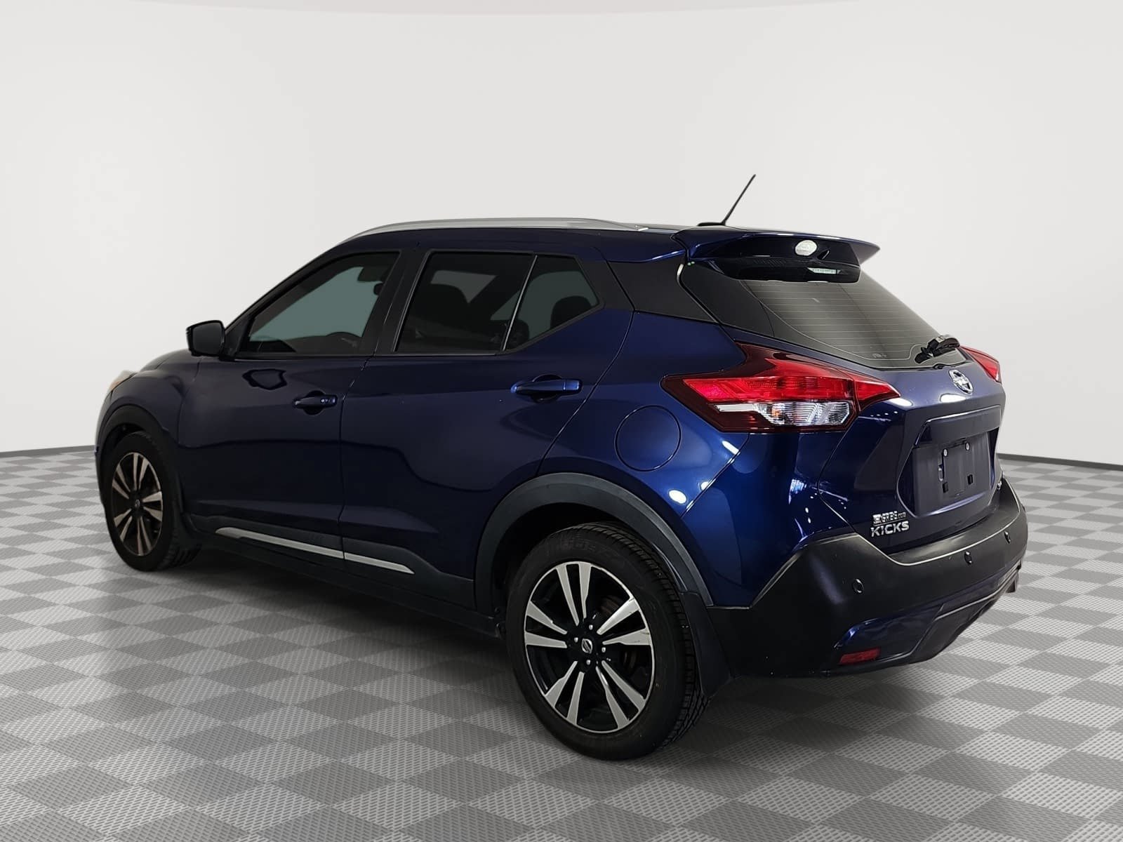 Used 2020 Nissan Kicks SR w/ SR Premium Package FWD image 6