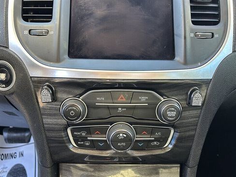 Used 2020 Chrysler 300 Touring image 18