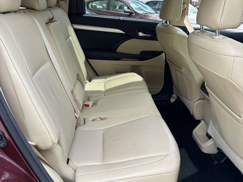 Used 2017 Toyota Highlander XLE AWD/4WD image 8