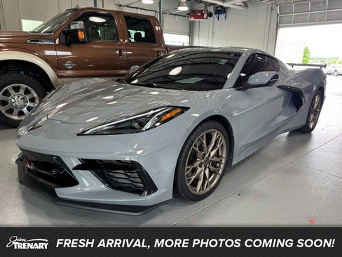 Used 2025 Chevrolet Corvette Stingray Preferred Cpe w/ Z51 Performance Package RWD image 1