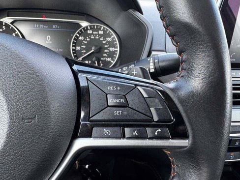Used 2024 Nissan Altima 2.5 SR FWD image 25