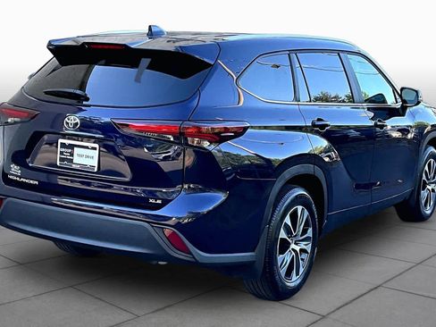 Certified 2025 Toyota Highlander XLE FWD image 13