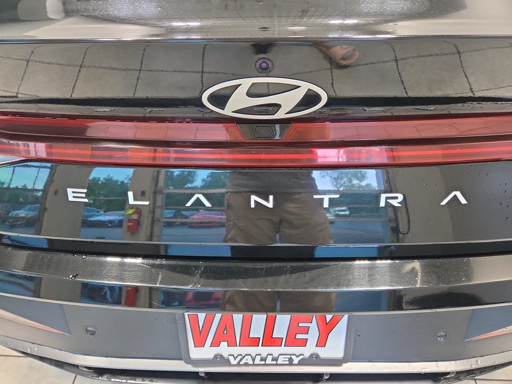 Used 2024 Hyundai Elantra Limited FWD image 14