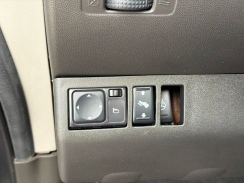 Used 2012 Nissan Pathfinder LE AWD/4WD image 33