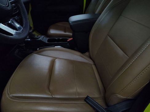 Used 2023 Jeep Wrangler Sahara image 13