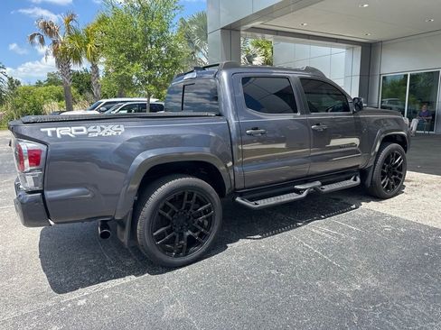 Used 2022 Toyota Tacoma TRD Sport w/ Technology Package AWD/4WD image 3